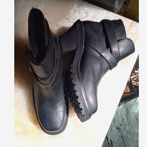 Women's Georgia Black Lug Ankle Boots size 6.5